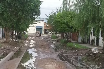 Una incomprensible dejadez convirtió el pasaje Chubut en un campo de guerra