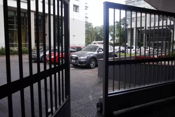 Pasan a disponibilidad a dos custodios de Nisman y allanan otra vez su departamento