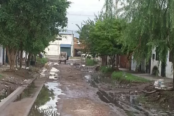 Una incomprensible dejadez convirtió el pasaje Chubut en un campo de guerra