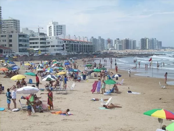 ADVERTENCIA. La bacteria se halla en el agua cuando hace mucho calor. la gaceta / foto de josé nuno (archivo)