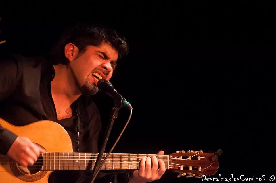 LEO GARZÓN. Festejará su cumpleaños brindando un concierto a partir de las 22 en Casa Managua.   DESCALZAXLOSCAMINOS