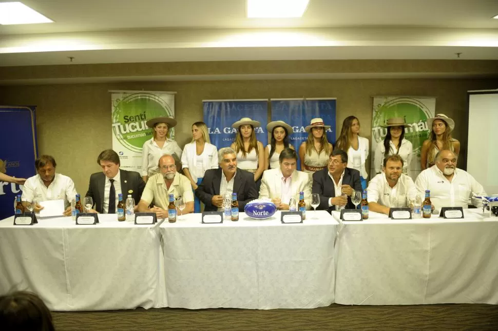PRESENTACIÓN. Participaron Martín Terán, Agustín Maddocks (gerente del Hilton), Chavanne, Banegas, Racedo Aragón, Yapura Astorga, Salustiano Paz y “Tani” Fortino. LA GACETA / FOTOS DE FRANCO VERA