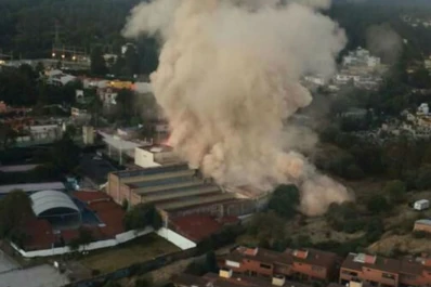 Explotó un camión frente a un hospital infantil en México: siete muertos
