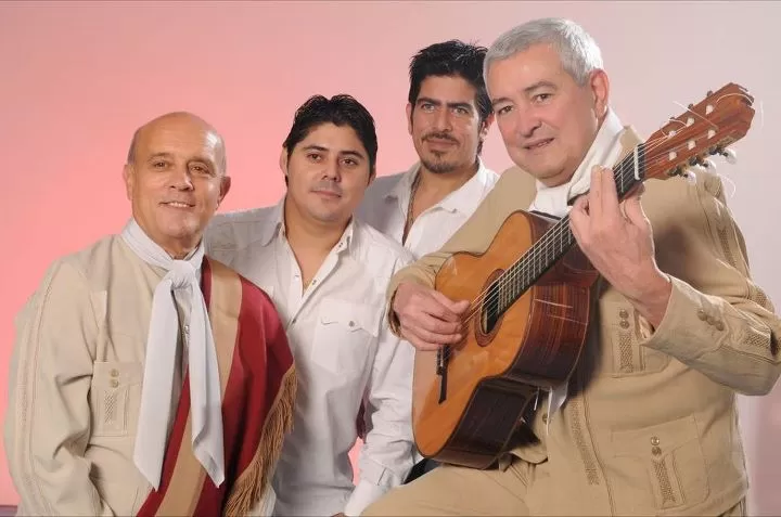 VIGENCIA. Coco Martos, Claudio Sánchez, Cato Muro y Roberto Pérez integran Por Siempre Tucu, con el que mantienen vivo el estilo de Los Tucu Tucu. lariojachayera.com.ar