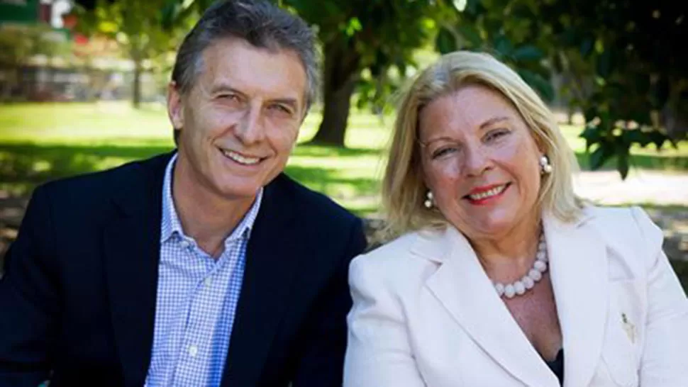 JUNTOS. Macri y Carrió hicieron el anuncio en Facebook. 