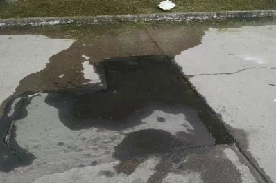 Un canal que se derrumba de a poco y pone en peligro a los vecinos