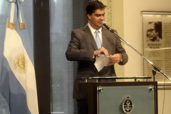Capitanich rompió notas de Clarín en conferencia de prensa
