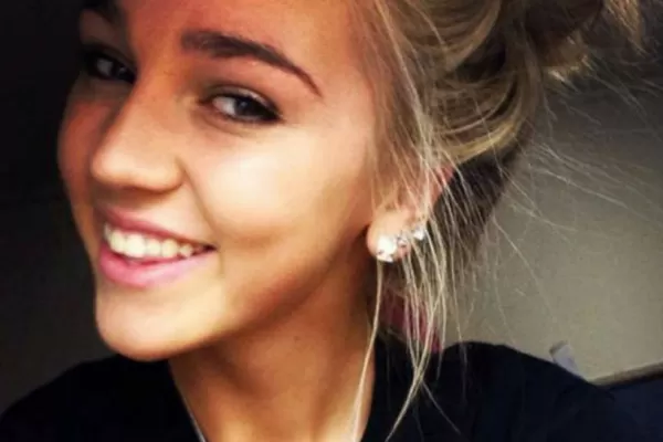 Difunden nuevas fotos de la estudiante arrestada por grabar un video erótico en una biblioteca