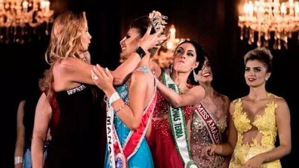 Una princesa se enojó y le quitó la corona a Miss Amazonas
