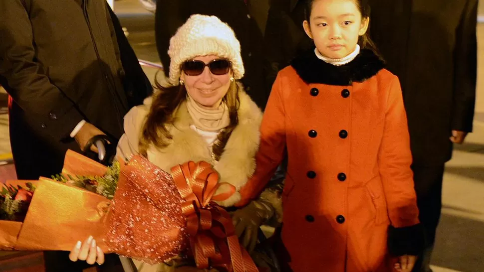 RECIBIMIENTO. La mandataria agradeció en las redes sociales el trato recibido desde su ingreso al país asiático. FOTO TOMADA DE TWITTER.COM/CFKARGENTINA