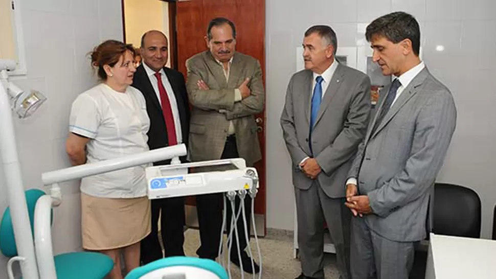 RECORRIDA. Alperovich inauguró un CAPS en Juan B Justo al 1.500. FOTO DE ARCHIVO TOMADA DE PRENSATUCUMAN.GOB.AR