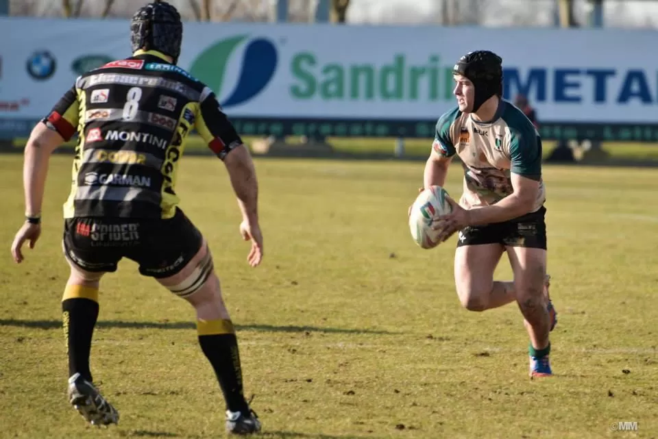 SE HIZO NOTAR. En su debut como apertura titular de L’Aquila RC contra el campeón de Italia, Calvisano, el ex fullback de Los Tarcos aportó un try y dos conversiones. FOTO DE Joaquín Riera 