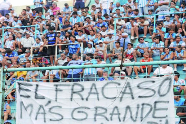 Leito: nunca vi una bandera agradeciendo por haber sacado al equipo del Argentino A
