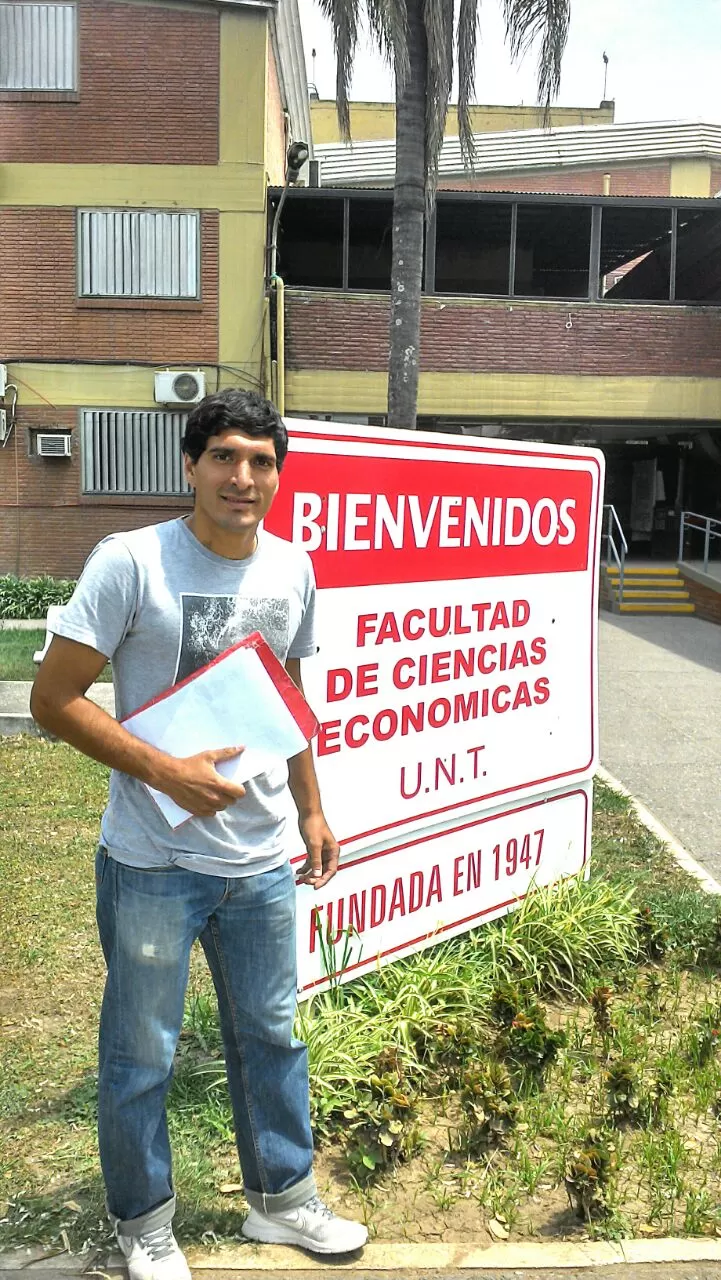 FELIZ. Hijo de familia de estudios, Albornoz se da el gusto de jugar al fútbol y estudiar. FOTO DE FERNANDO ALBORNOZ