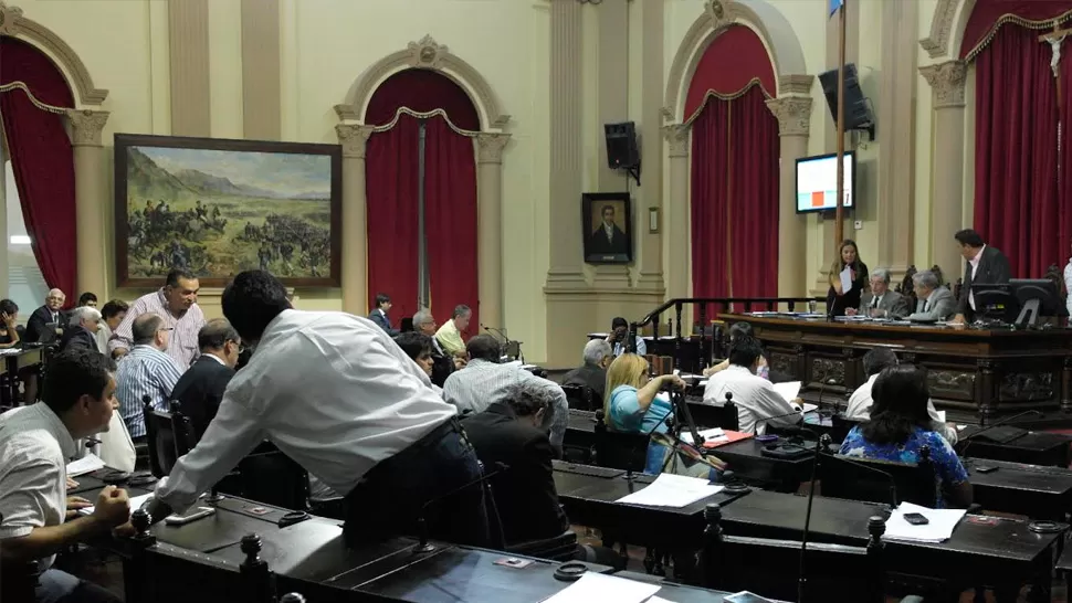 LA SESIÓN. Tres horas duró la discusión entre los diputados salteños, quienes se inclinaron en su mayoría por la intervención del municipio de El Bordo. la gaceta salta