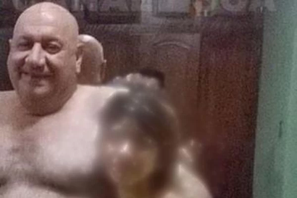 Se filtraron fotos en donde se ve a Mazzone casi desnudo