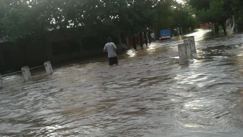 BAJO EL AGUA. Alberdi fue una de las ciudades más afectadas por las intensas lluvias. FOTO ENVIADA POR UN LECTOR