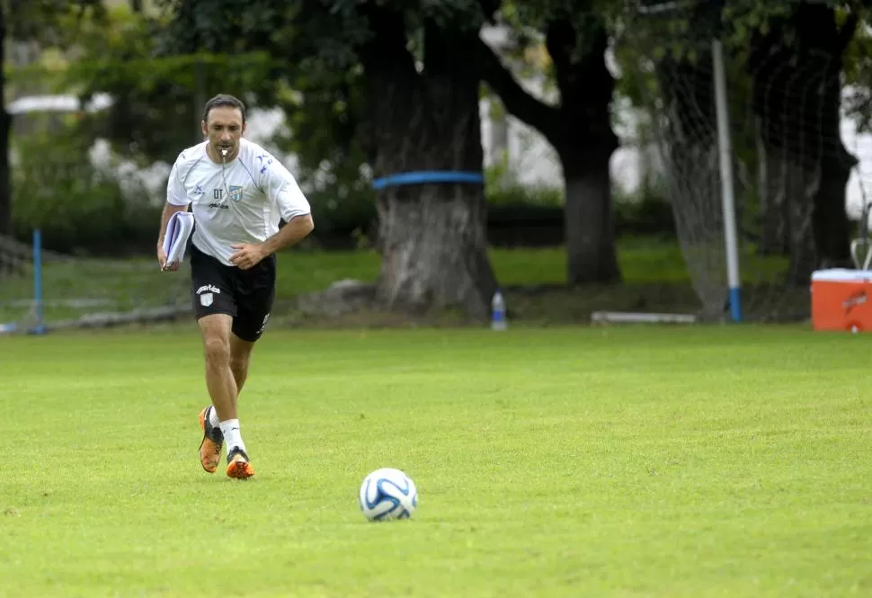 EN PAZ. Azconzábal está contento del trabajo que vienen realizando sus jugadores. la gaceta / foto de franco vera