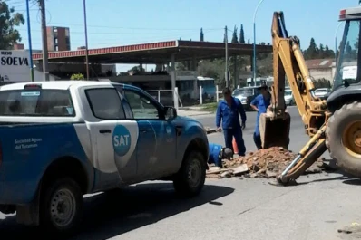 Vecinos de barrio Murga protestaron y quemaron gomas frente a la SAT