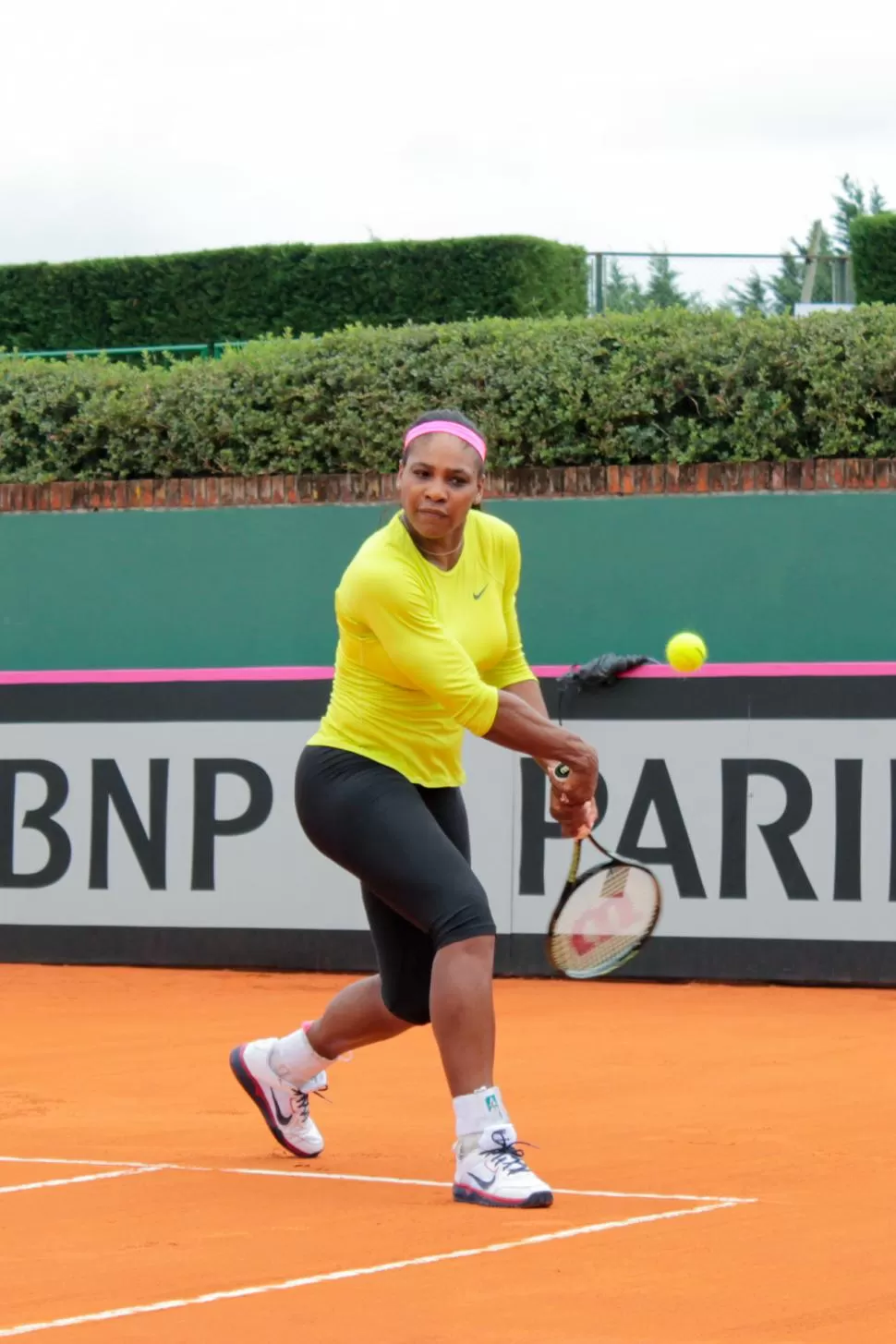 CONCENTRADA. Serena Williams mostró toda su potencia en los entrenamientos. prensa fes cup