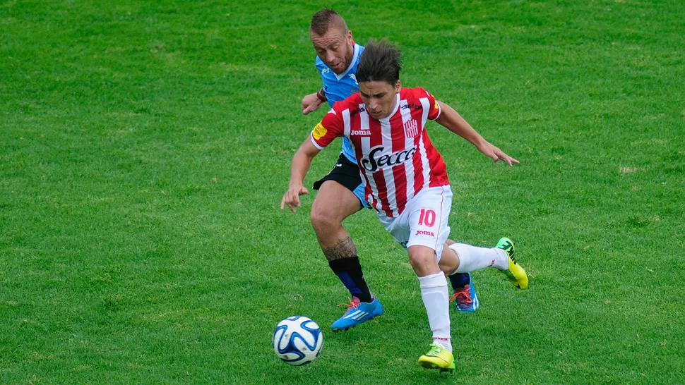 ULTIMA FUNCION. El talentoso volante jugó ante Atlético su último partido con la camiseta del Santo. ARCHIVO LA GACETA / ANALIA JARAMILLO