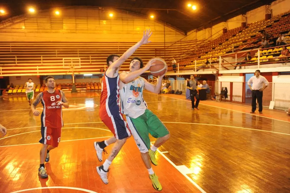 UNA IMAGEN DESOLADORA. Los directivos de los clubes que aprobaron quieren que los clubes se organicen, mejoren sus instalaciones y apuesten a los chicos para recuperar el deporte. la gaceta / foto de héctor peralta (archivo)