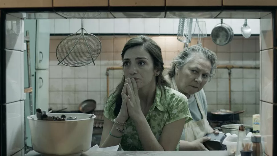 EXPECTANTES. Julieta Zylberberg y Rita Cortese -ambas protagonistas del segundo relato- celebraron las candidaturas. 