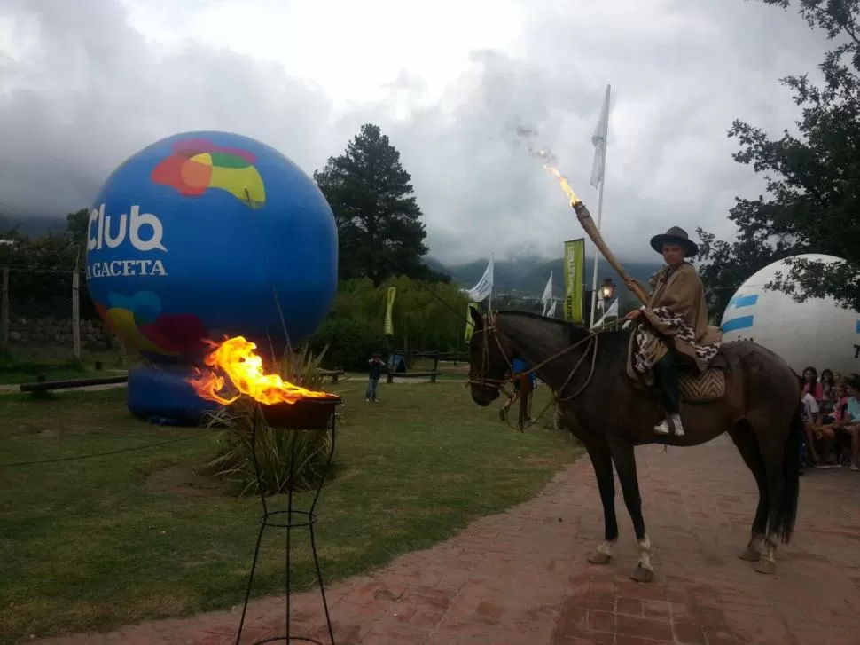 ILUMINARÁ AL CAMPEÓN. El fuego olímpico ya arde en el Club de Veraneantes y espera a la villa ganadora para darle calor. foto de club de veraneantes