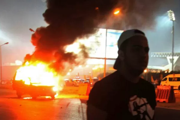 Un enfrentamiento entre hinchas y policías dejó 22 muertos en Egipto