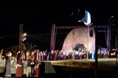 Unos 20.000 fieles se emocionaron con la obra