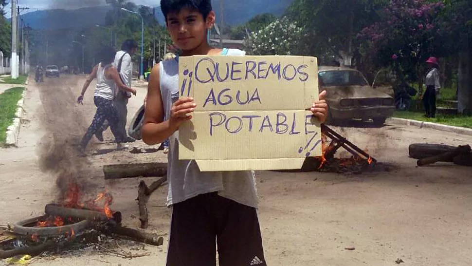 Hace 30 días que están sin agua en Los Pizarros