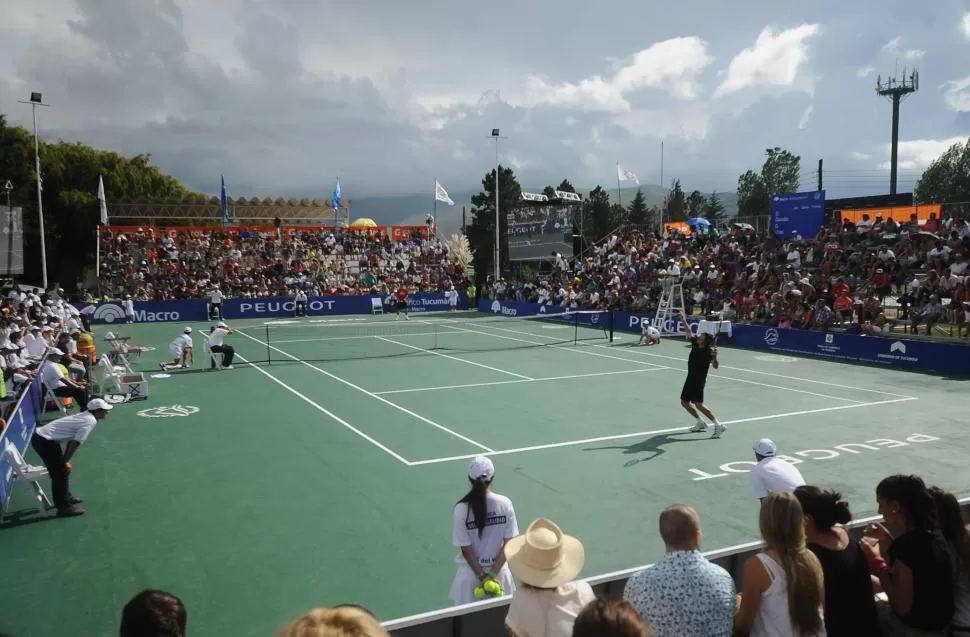 EN EL CEMENTO. Los talentosos ex campeones de Roland Garros, el torneo más prestigioso que se juega sobre polvo de ladrillo, mostraron sus dotes también en el cemento del Complejo Democracia. la gaceta / fotos de osvaldo ripoll