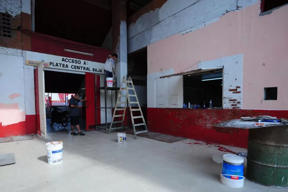 EN TODOS LOS DETALLES. La cantina se remodeló por completo en su interior, pero los trabajadores no olvidaron su aspecto por fuera y también la redecoraron. Fueron días de arduo trabajo en grupo. 