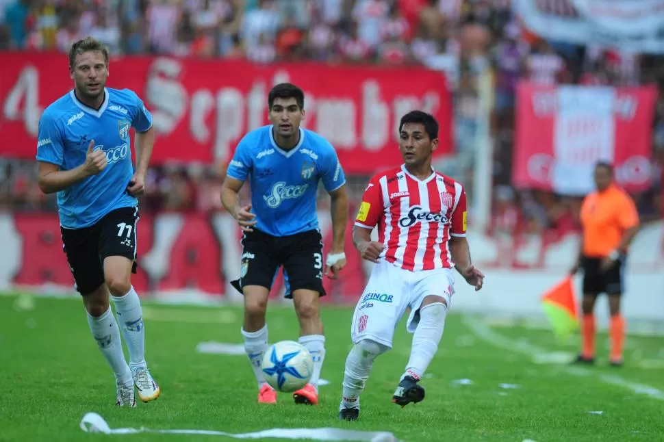 GRAN PARTIDO. Ricardo Ibarra no sólo marcó el gol de su vida sino que fue la figura del equipo “santo”. Se hizo dueño de la banda derecha y aprovechó para mostrarse. la gaceta / foto de diego aráoz