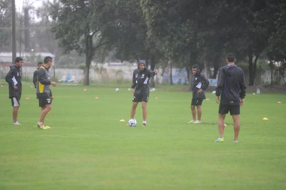 NUEVOS COLORES. Ibarra se entrenó ayer por primera vez con los “decanos”. la gaceta / foto de antonio ferroni