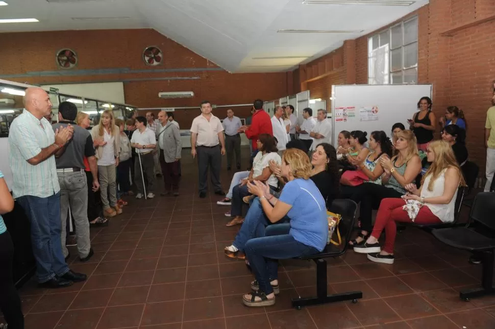 PROTESTA. Trabajadores se convocaron en la sede y expresaron preocupación. la gaceta / foto de antonio ferroni