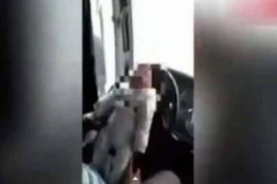 Increíble: un hombre ató del volante a su bebé de un año y se filmó