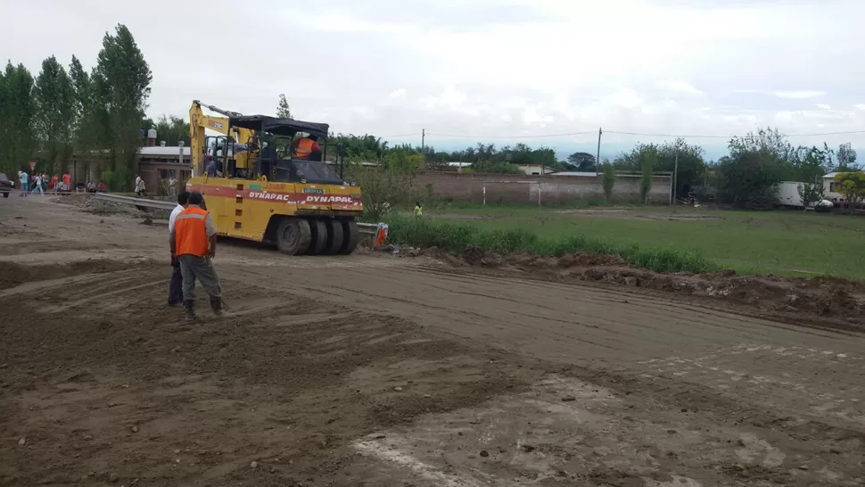 PASO PROVISORIO. Se solicita a los automovilistas circular con precaución, a 40 kilómetros por hora. PRENSA DIRECCIÓN NACIONAL DE VIALIDAD