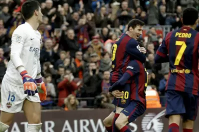 Messi celebró sus 300 partidos con un triplete