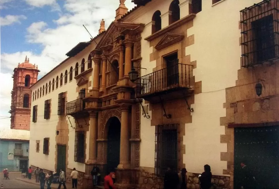 LA CASA DE MONEDA DE POTOSÍ. Aspecto actual del histórico edificio boliviano, tan vinculado a la vida económica de nuestro país hasta fines de la Guerra de la Independencia la gaceta / archivo