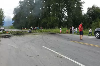 Cortaron la ruta 307 que conduce a los Valles para pedir ayuda