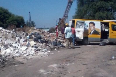 Gassenbauer pidió disculpas porque sus colaboradores tiraron basura en un baldío