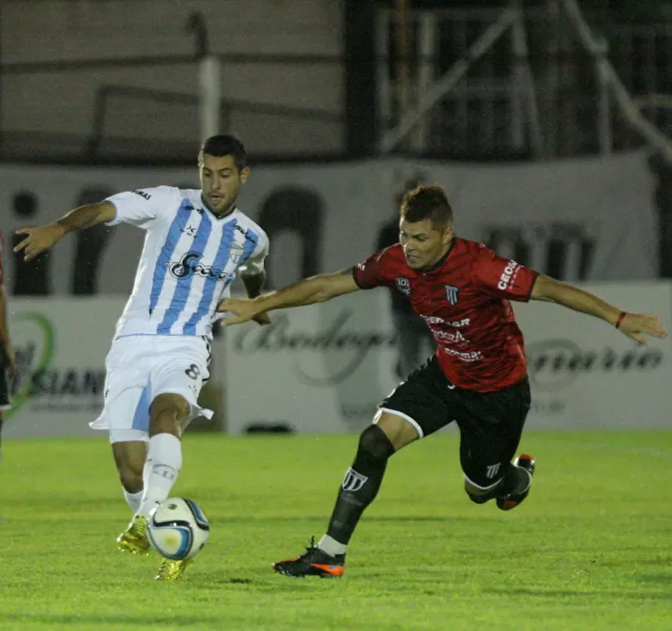 CUMPLIÓ Y ESO ALCANZÓ. Si bien Francisco Grahl no jugó un gran partido, pudo cumplir sin desentonar con el equipo y terminó festejando la importante victoria. FOTO AIP/Marcelo Ruiz / especial para la gaceta