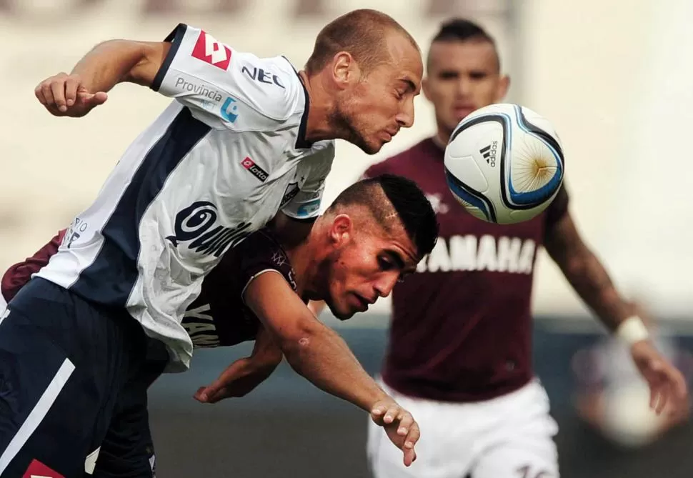 POR UNA CABEZA. Lanús superó a Quilmes por la mínima diferencia. Sobró la lucha en el campo del “cervecero”. telam 