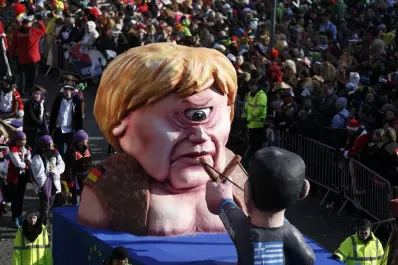 Grecia desafía al Eurogrupo, que la conminó a que pida una extensión del plan de rescate