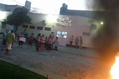 Vecinos de Alto la Pólvora cortan la calle por falta de agua