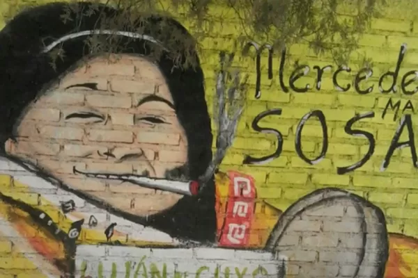 Mendoza: Vándalos agregan un cigarrillo de marihuana a un mural de Mercedes Sosa
