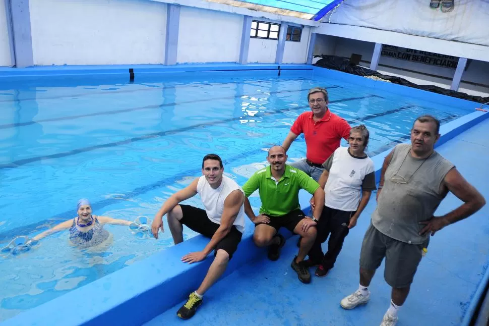 FELICES. Grinblat, Cánepa, Ramón Soria, Luis Cánepa, Ángela Franco y Díaz; en una pausa de las actividades que realizan. la gaceta / foto de analía jaramillo