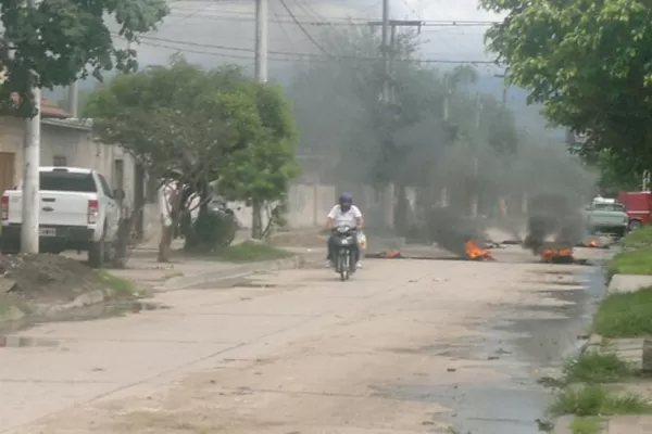 Salieron a la calle para pedir por las cloacas