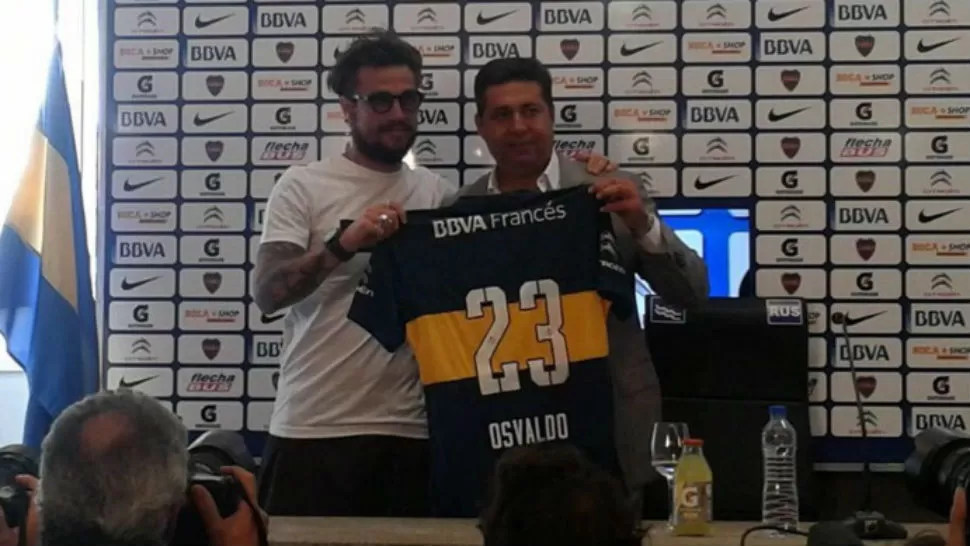 PRESENTACIÓN. Osvaldo, en conferencia de Boca. 